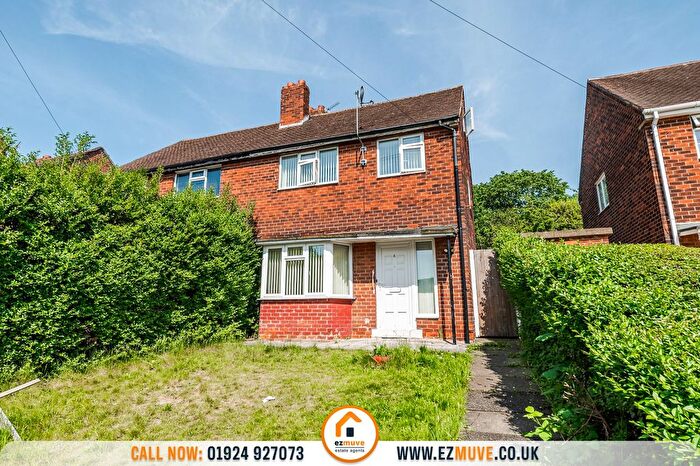 2 Bedroom Semi Detached House For Sale In Birkdale Grove, Dewsbury, WF13