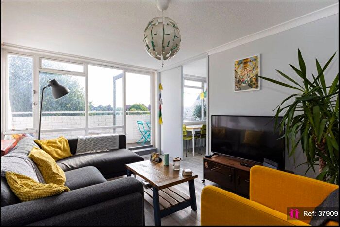2 Bedroom Maisonette For Sale In Clarewood Walk, London, SW9