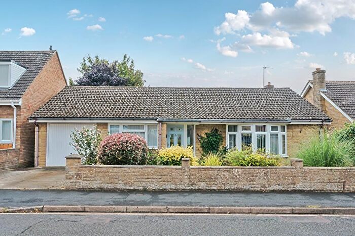 3 Bedroom Detached Bungalow For Sale In Bicester, Oxfordshire, OX26