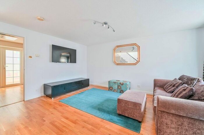 3 Bedroom Property To Rent In Culloden Close, South Bermondsey, London, SE16