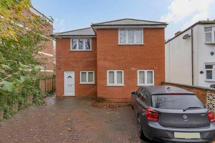 2 Bedroom Flat To Rent In Castlebar Road, London, W5
