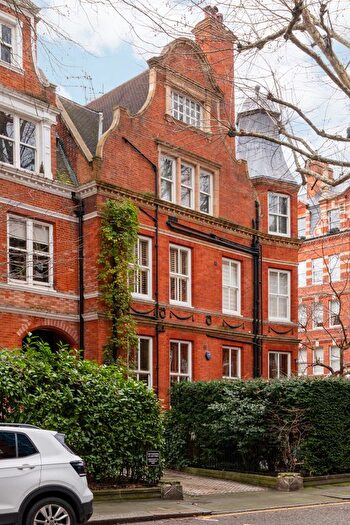 2 Bedroom Flat For Sale In Kensington Court, Kensington, W8
