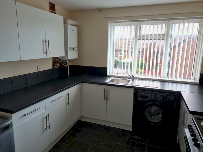 3 Bedroom Flat To Rent In Allendale Road, Farringdon, Sunderland, SR3