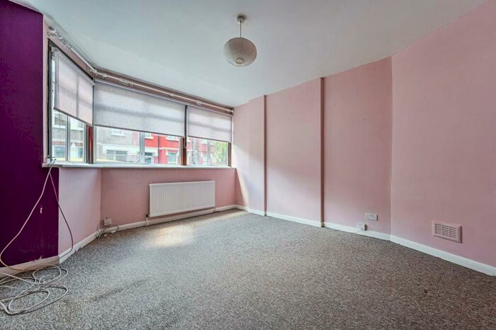 1 Bedroom Flat To Rent In Grenfell Road, Tooting, Mitcham, CR4