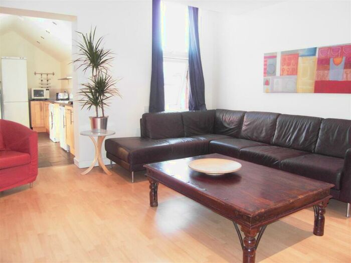 6 Bedroom Apartment To Rent In Hazelwood Avenue, Jesmond, NE2