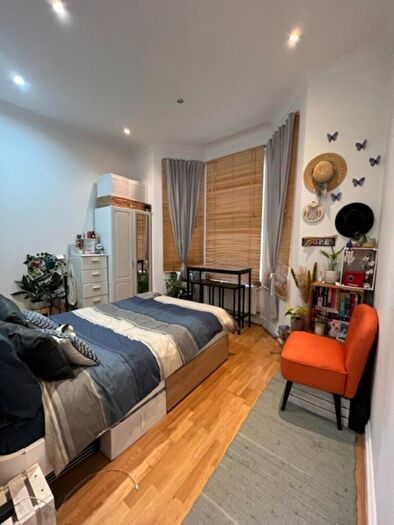 Apartment To Rent In Wedmore Gardens, London, N19