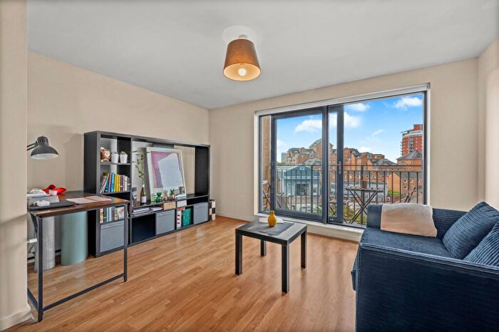 1 Bedroom Flat For Sale In Sherwood Gardens, Millwall, E14