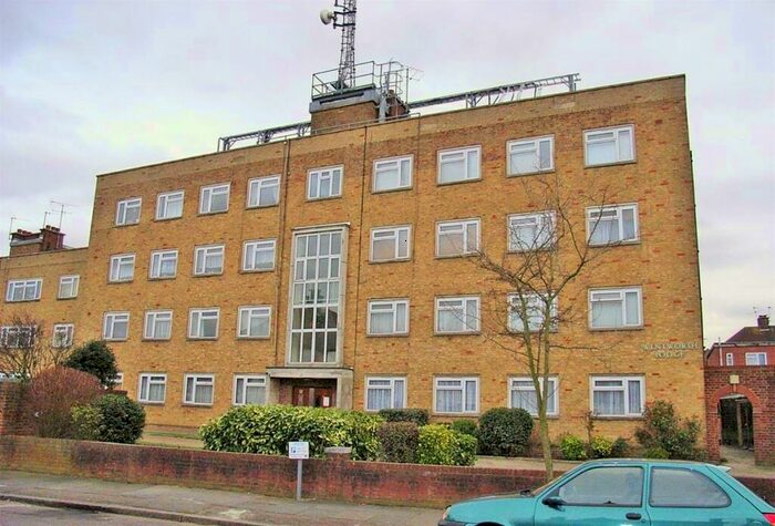 3 Bedroom Flat To Rent In Wentworth Lodge, Wentworth Park, Finchley Central, N3