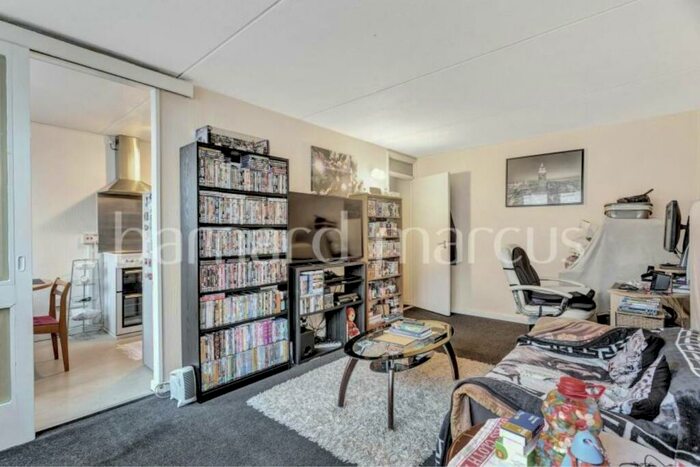 2 Bedroom Apartment To Rent In Battersea Park Road, London, SW11