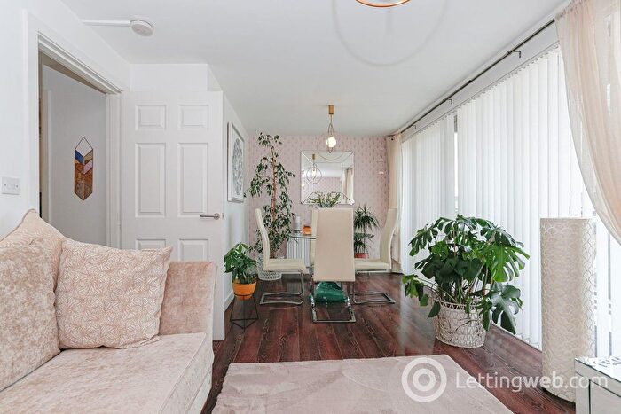 2 Bedroom Flat To Rent In Raploch Road, Stirling, FK8