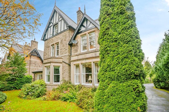 6 Bedroom Detached House For Sale In Macclesfield Road, Buxton, SK17