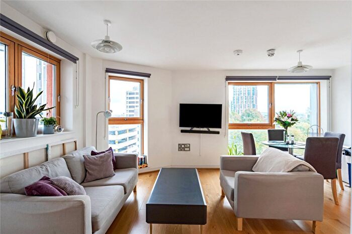 2 Bedroom Flat For Sale In Broad Weir, Bristol, Somerset, BS1