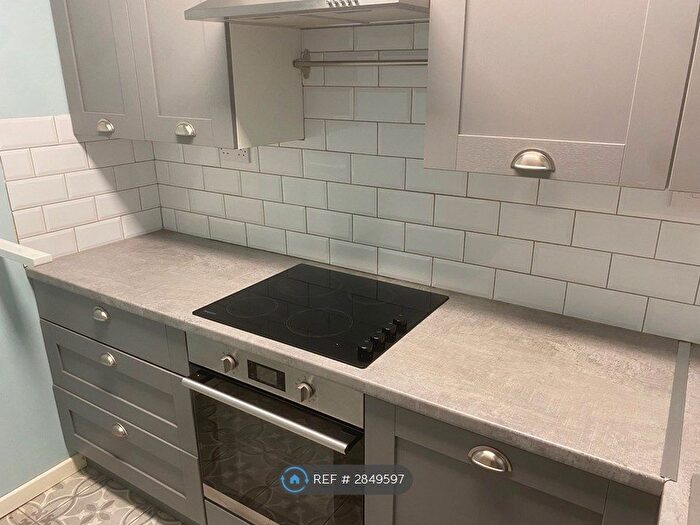 2 Bedroom Flat To Rent In Old Allerton Road, Liverpool, L18