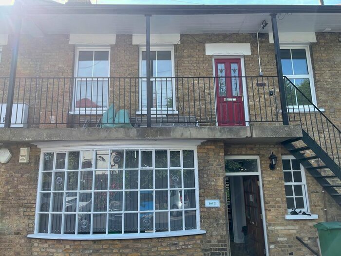 2 Bedroom Flat To Rent In Coombe Avenue, Croydon, CR0