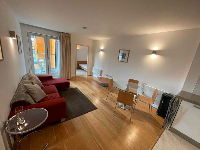 2 Bedroom Flat To Rent In Skyline Central, Goulden Street, M4
