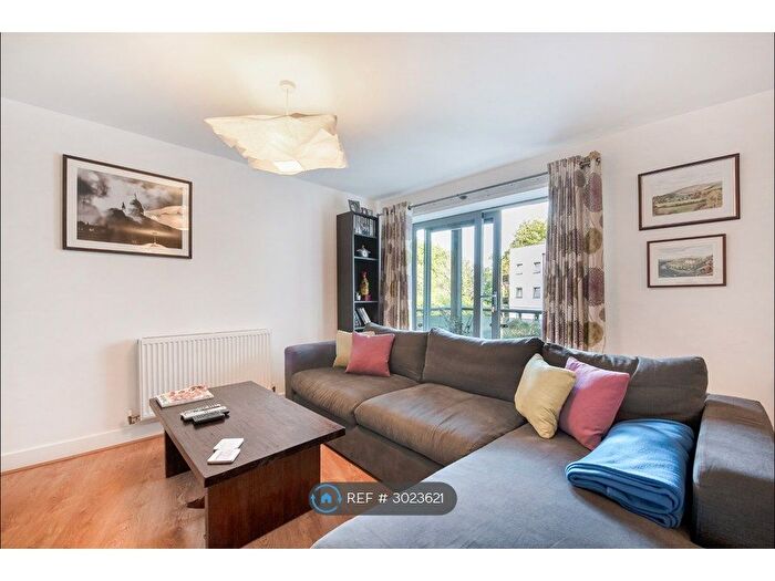 3 Bedroom Flat To Rent In St. Georges Grove, London, SW17