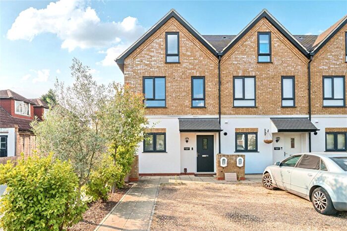 3 Bedroom End Of Terrace House For Sale In Field Common Lane, Walton-On-Thames, KT12