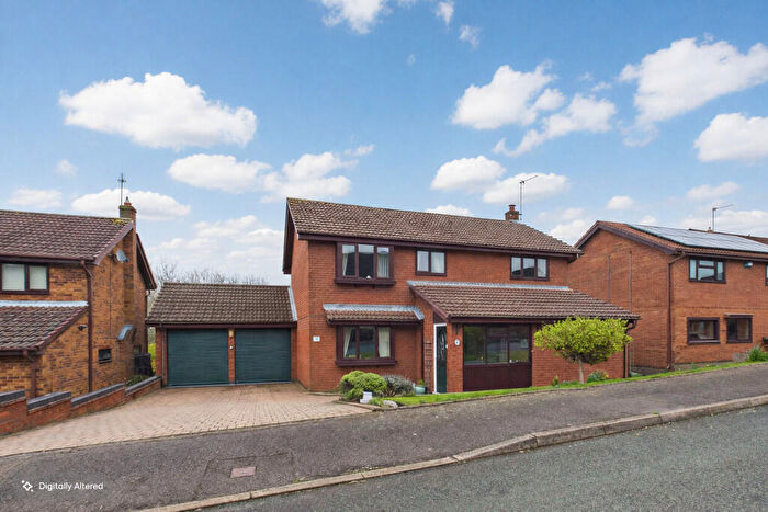 4 Bedroom Detached House For Sale In Ashdale Close, Burton-on-Trent, DE15