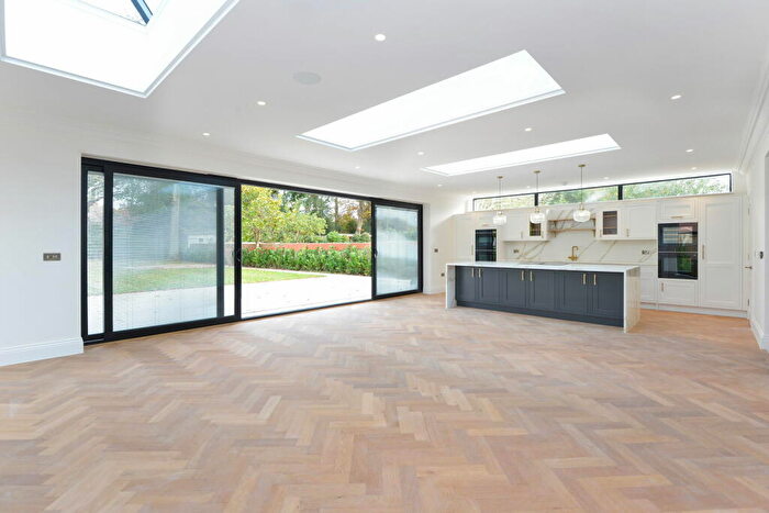 5 Bedroom Detached House For Sale In New Park Road, Cranleigh, GU6