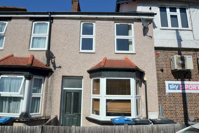 2 Bedroom Terraced House To Rent In Victoria Road, Coulsdon, CR5