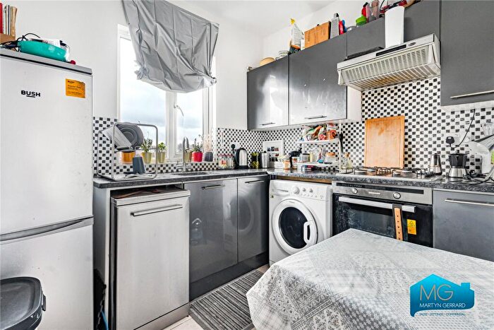 1 Bedroom Apartment To Rent In Durnsford Road, Bounds Green, London, N11