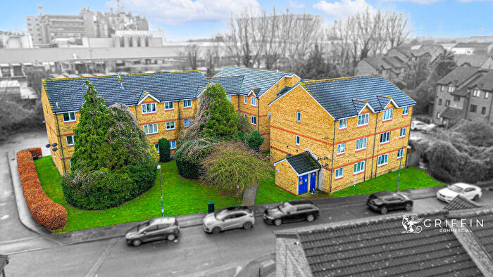 1 Bedroom Flat For Sale In Parsonage Road, West Thurrock, RM20