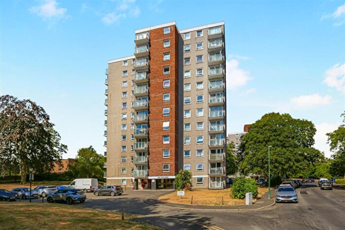 2 Bedroom Flat For Sale In Basinghall Gardens, Sutton, SM2