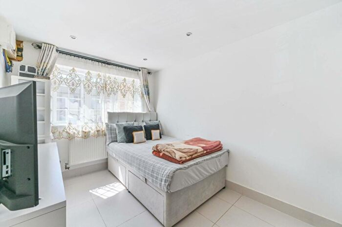 5 Bedroom Flat To Rent In Larcombe Close, CR0