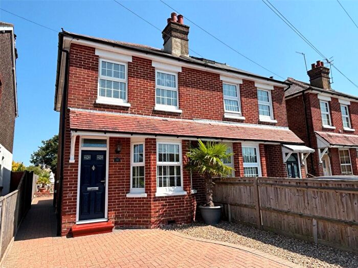 3 Bedroom Semi Detached House For Sale In Brighton Road, Salfords, Surrey, RH1