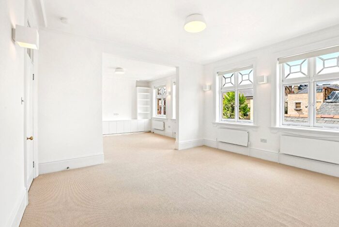 3 Bedroom Flat To Rent In Abingdon Court, Abingdon Villas, London, W8