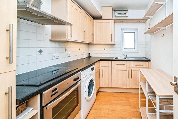 2 Bedroom Flat For Sale In Middle Way, Chinnor, OX39