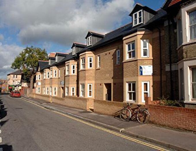 3 Bedroom Flat To Rent In Jeune Street, OX4