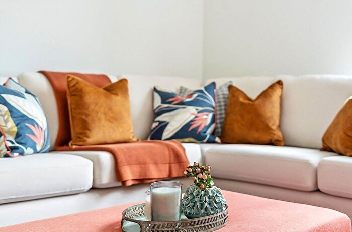 3 Bedroom Detached House For Sale In Hackney Way, Mortimer Common, Reading, Berkshire, RG7