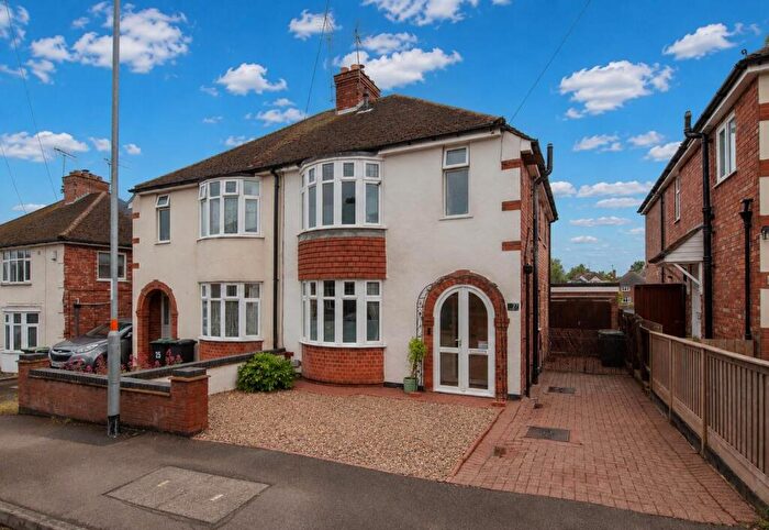 3 Bedroom Semi-Detached House For Sale In St. Margarets Avenue, Rushden, NN10