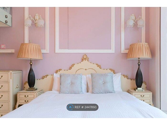 2 Bedroom Flat To Rent In Russell Road, London, W14