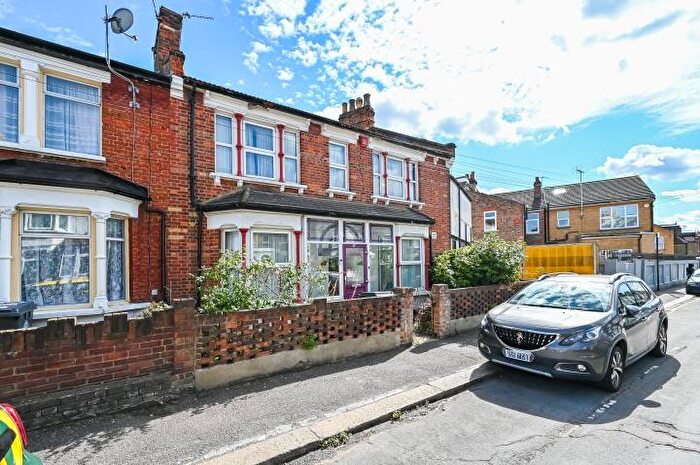 4 Bedroom End Of Terrace House For Sale In Edinburgh Road, London, E17