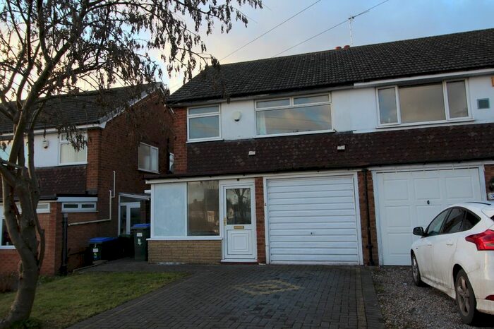 3 Bedroom Semi-Detached House To Rent In Barrhill Close, Great Barr, Birmingham, West Midlands B43