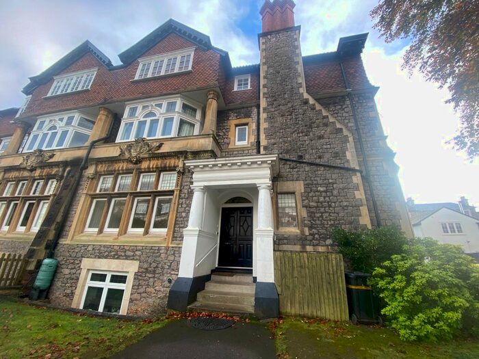 3 Bedroom Flat To Rent In Downleaze, Stoke Bishop, Bristol, BS9