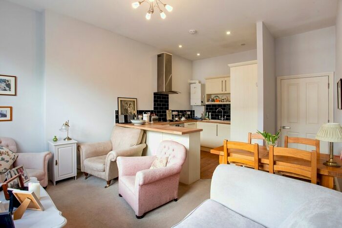 2 Bedroom Flat To Rent In Station Road, Hampton, TW12