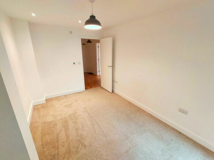 1 Bedroom Flat To Rent In Park Place, Stevenage, SG1