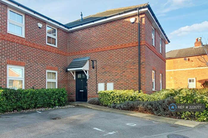 2 Bedroom Flat To Rent In Ray Mill Place, Maidenhead, SL6