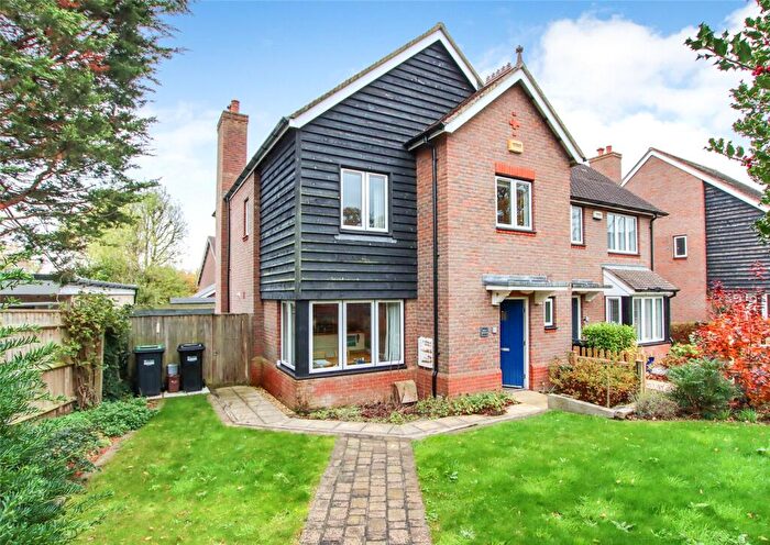 4 Bedroom Semi Detached House For Sale In Oakfield, Lymington, Hampshire, SO41