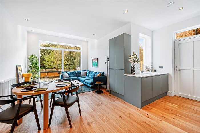 3 Bedroom Flat For Sale In Rosemont Road, London, W3