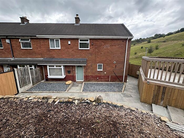 4 Bedroom Town House To Rent In Clough Place, Halifax, HX2