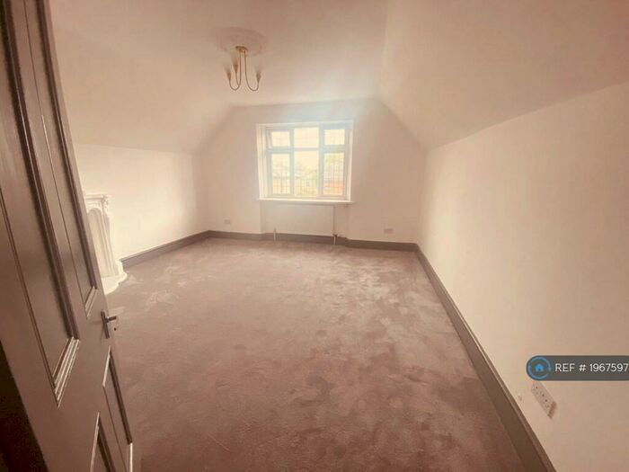 2 Bedroom Flat To Rent In Cadogan Road, Surbiton, KT6