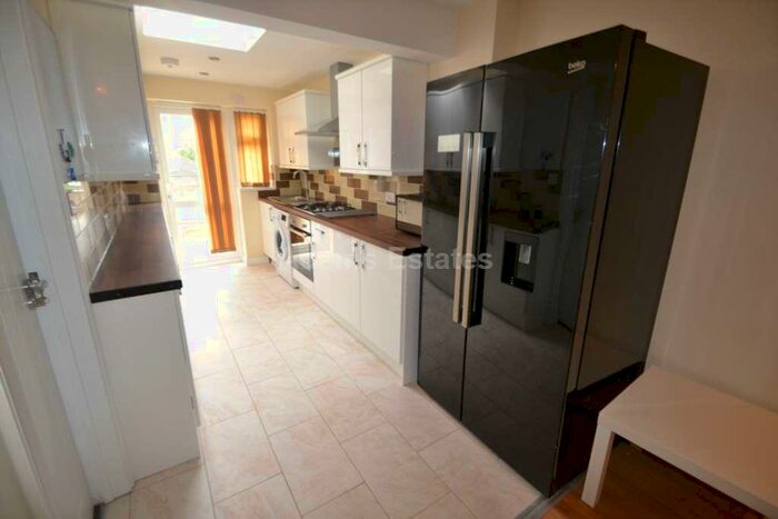 5 Bedroom Terraced House To Rent In Newcastle Road, Reading, RG2