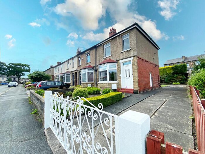 2 Bedroom End Of Terrace House To Rent In Kelvin Avenue, Huddersfield, HD5