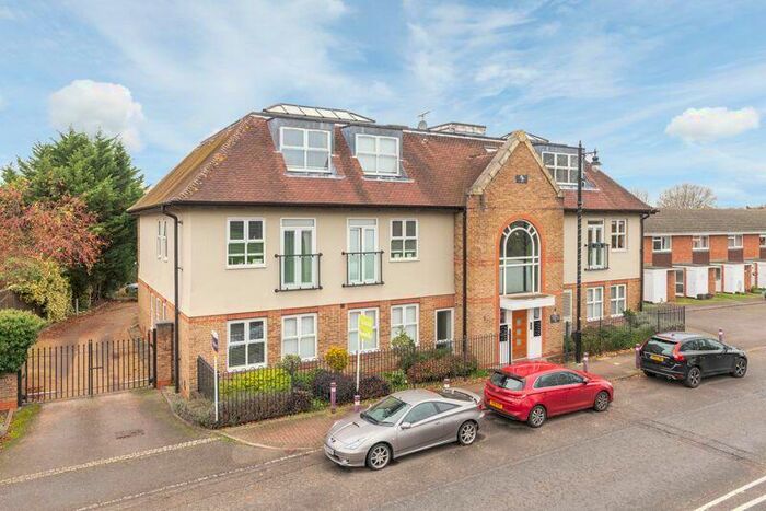 1 Bedroom Flat To Rent In Windsor Street, Chertsey, KT16
