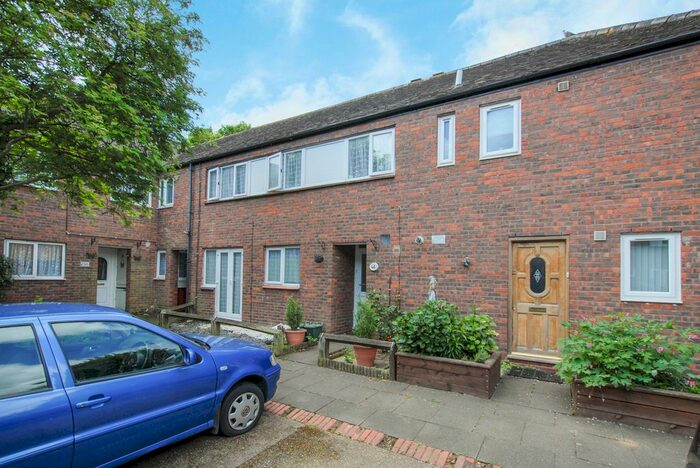 3 Bedroom Terraced House To Rent In Buckingham Grove, Uxbridge, UB10