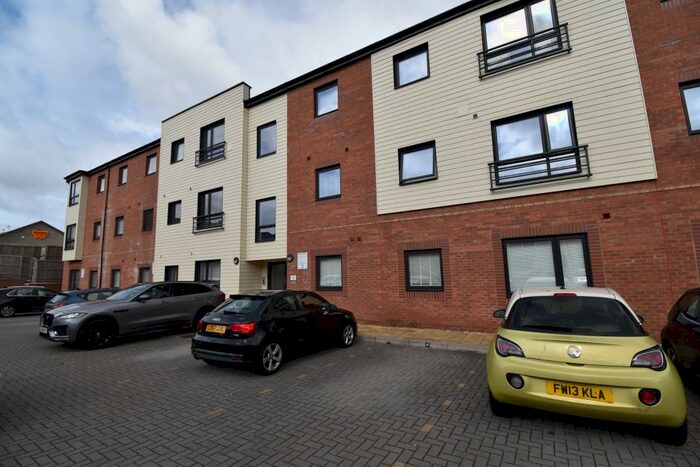 2 Bedroom Flat To Rent In Elmtree Way, Kingswood, Bristol, BS15